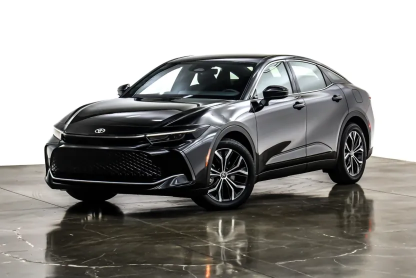 2023 Toyota Crown XLE photo 1