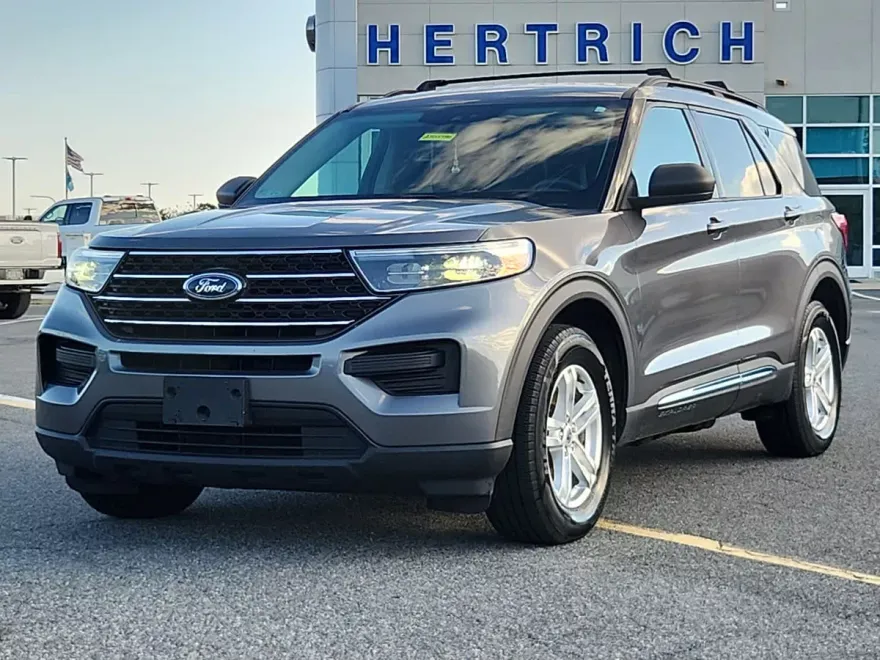 2021 Ford Explorer XLT photo 1
