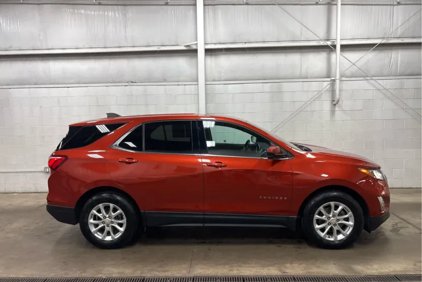 2020 Chevrolet Equinox LT photo 1