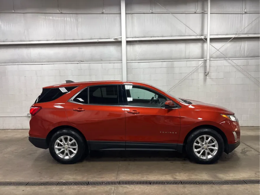 2020 Chevrolet Equinox LT photo 1
