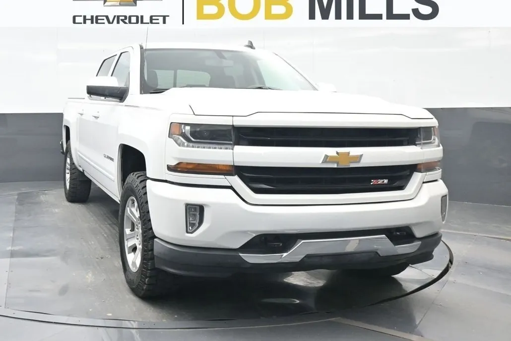 2018 Chevrolet Silverado 1500 LT photo 1