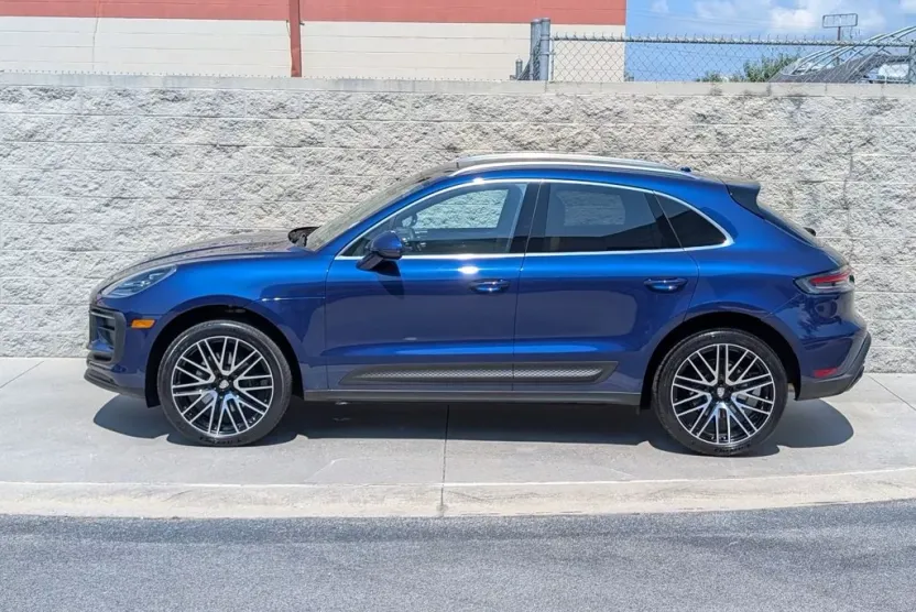 2025 Porsche Macan T photo 1
