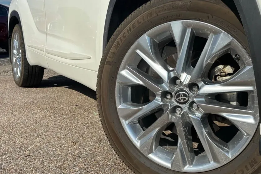 2020 Toyota Highlander Limited photo 1