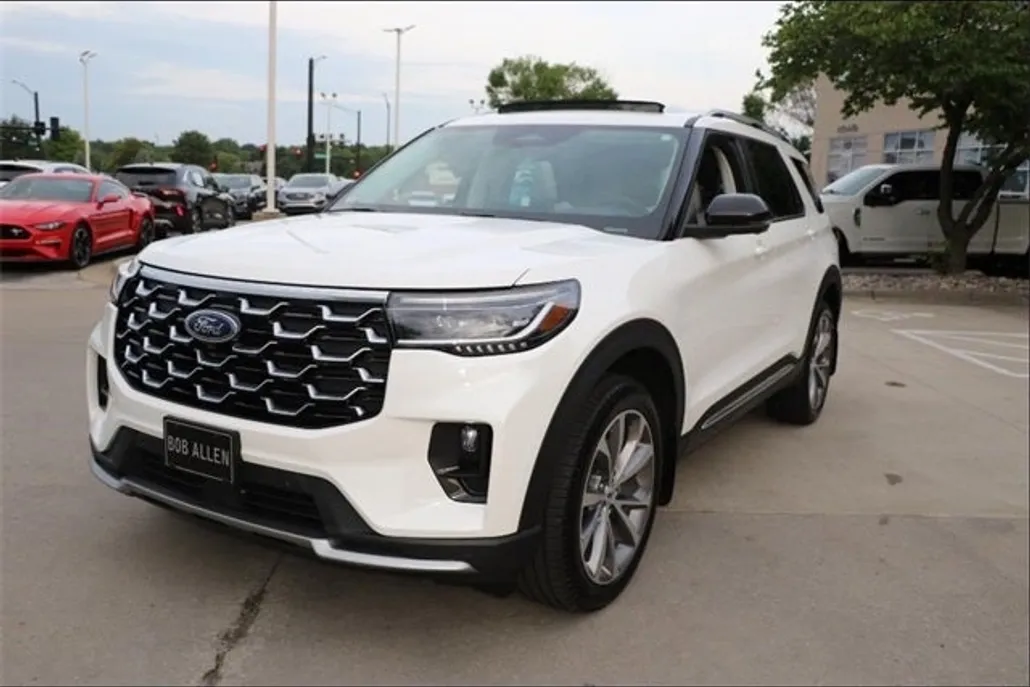 2025 Ford Explorer Platinum photo 1