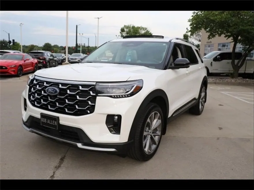 2025 Ford Explorer Platinum photo 1