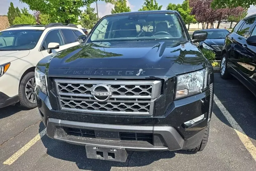 2022 Nissan Frontier SV Crew Cab photo 1
