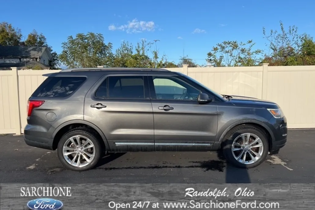 2019 Ford Explorer XLT photo 1