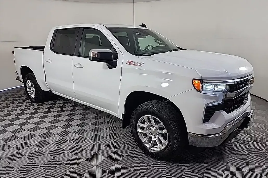 2025 Chevrolet Silverado 1500 LT photo 1