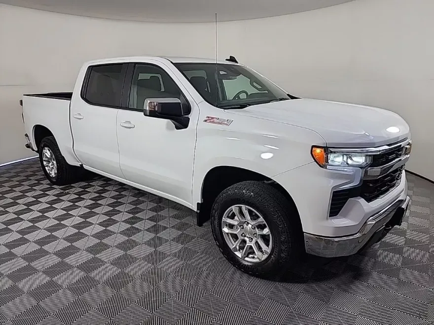 2025 Chevrolet Silverado 1500 LT photo 1