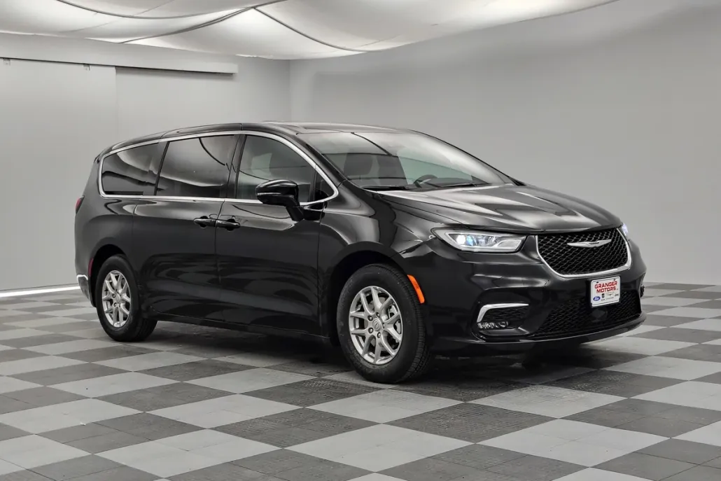 2026 Chrysler Pacifica photo 1