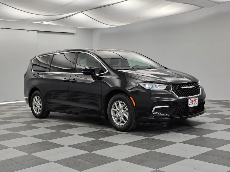 2026 Chrysler Pacifica photo 1