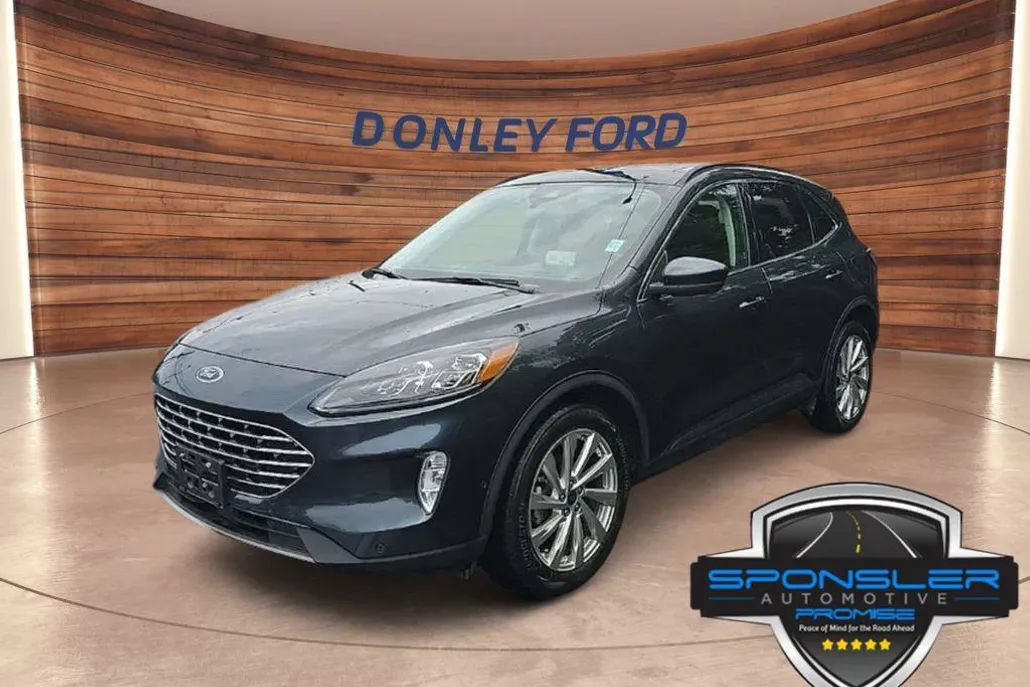 2022 Ford Escape Titanium Hybrid photo 1