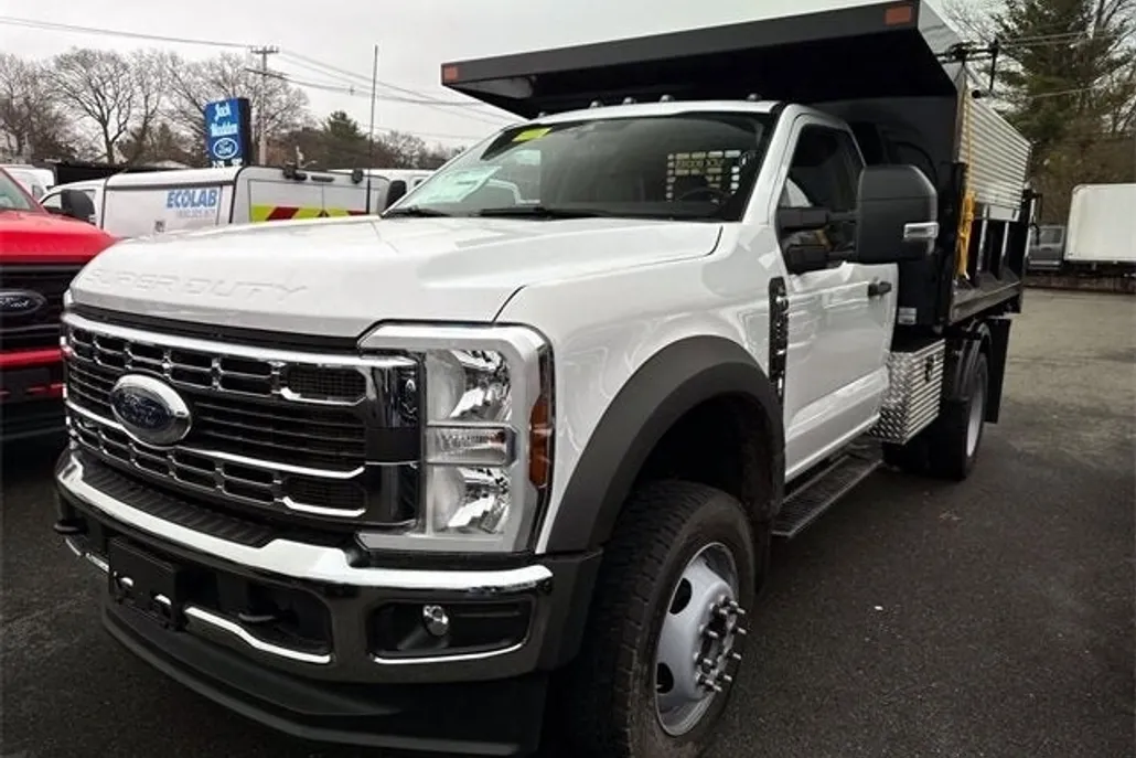 2024 Ford F-550 photo 1