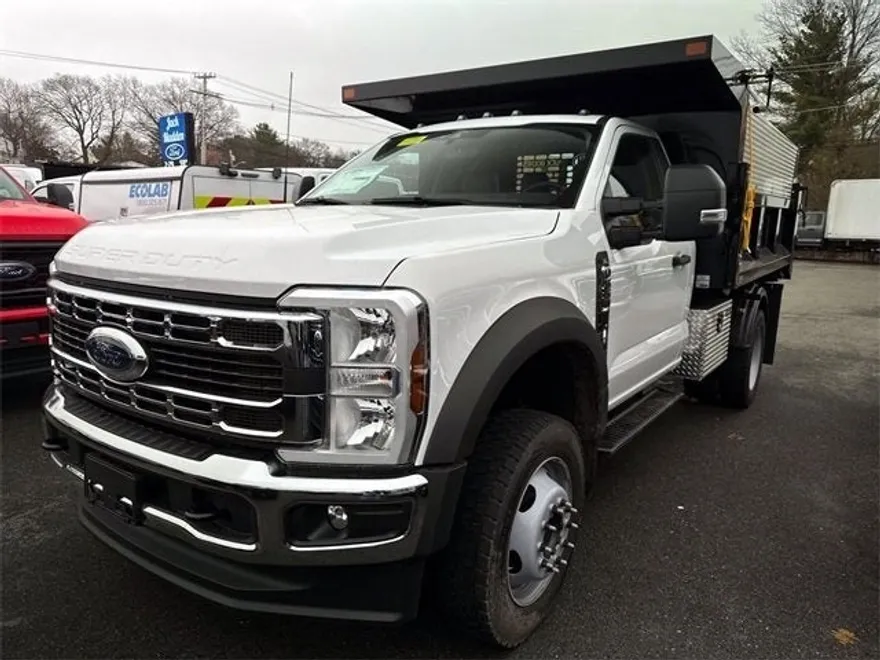 2024 Ford F-550 photo 1