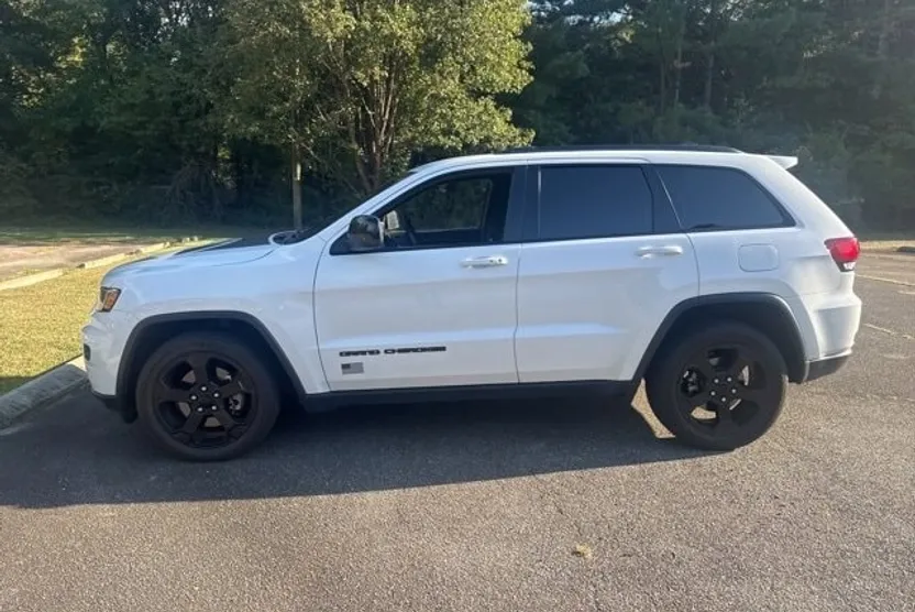2021 Jeep Grand Cherokee Laredo Freedom photo 1
