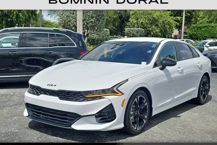 2022 Kia K5 GT-Line photo 1