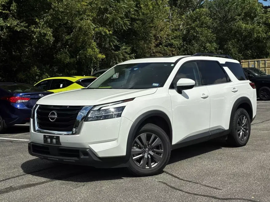 2022 Nissan Pathfinder SV photo 1