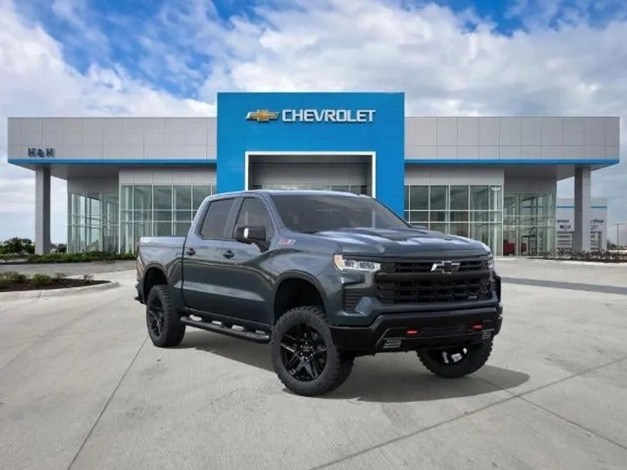 2026 Chevrolet Silverado Trail Boss LT photo 1