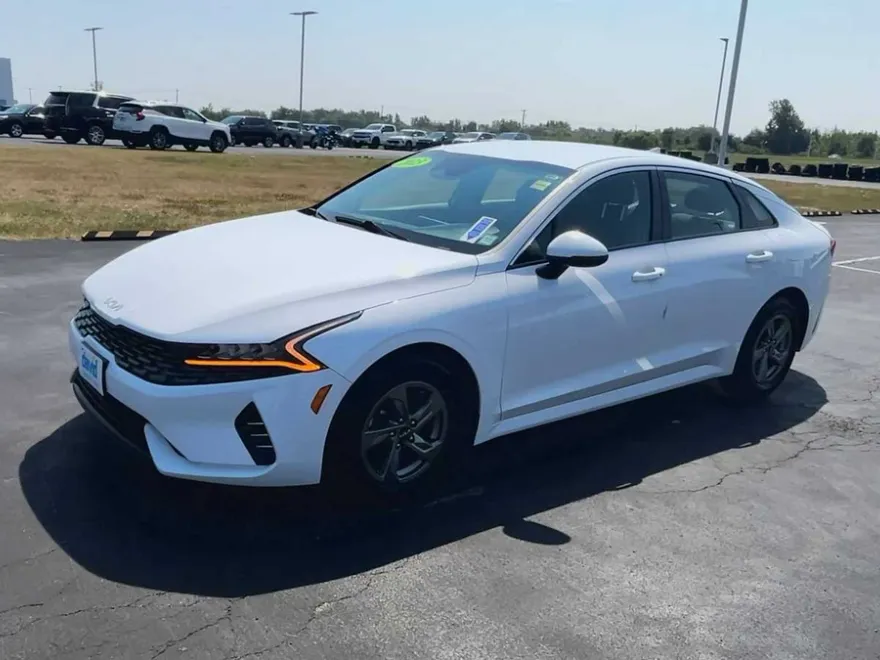 2023 Kia K5 LXS photo 1