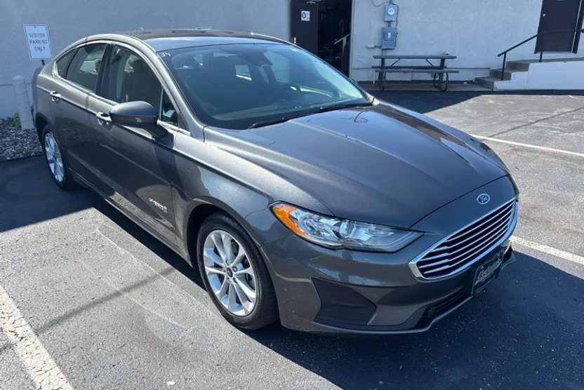 2019 Ford Fusion Hybrid SE photo 1