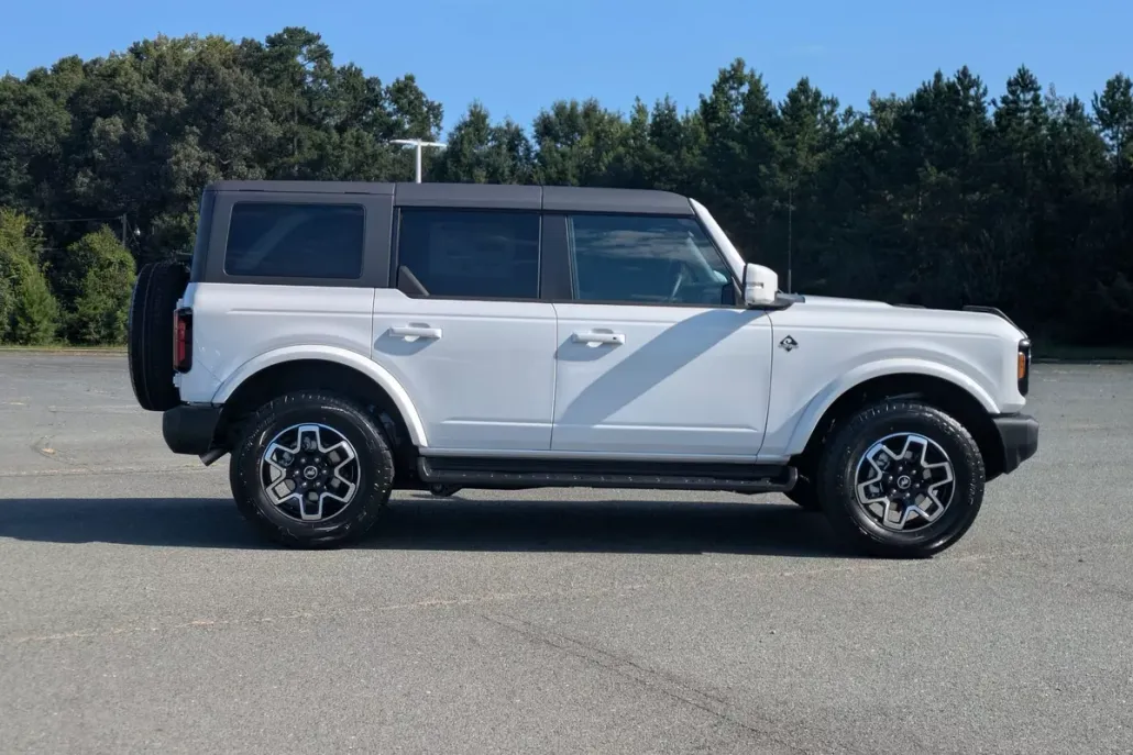 2025 Ford Bronco Outer Banks photo 1