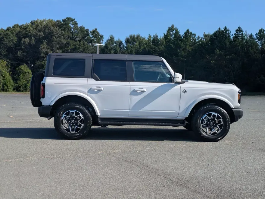 2025 Ford Bronco Outer Banks photo 1