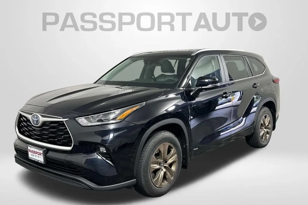 2023 Toyota Highlander Hybrid Bronze Edition photo 1