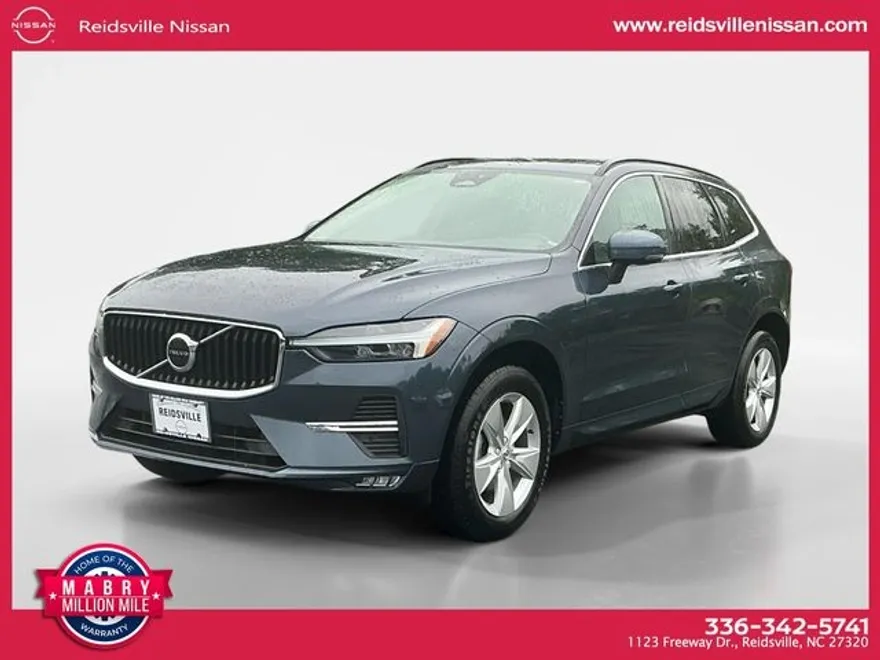 2022 Volvo XC60 B5 Momentum photo 1