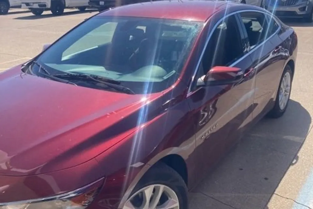 2016 Chevrolet Malibu 1LT photo 1