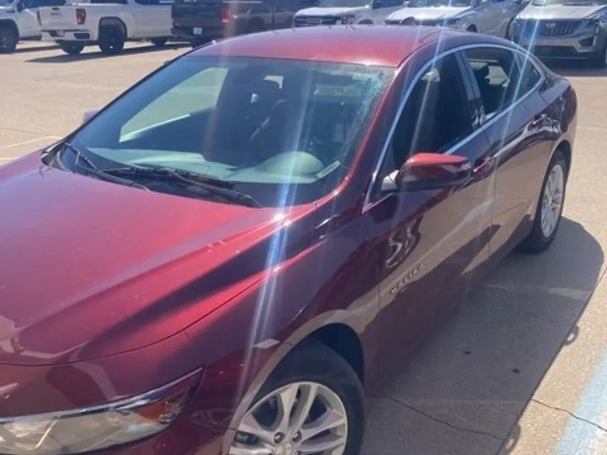 2016 Chevrolet Malibu 1LT photo 1