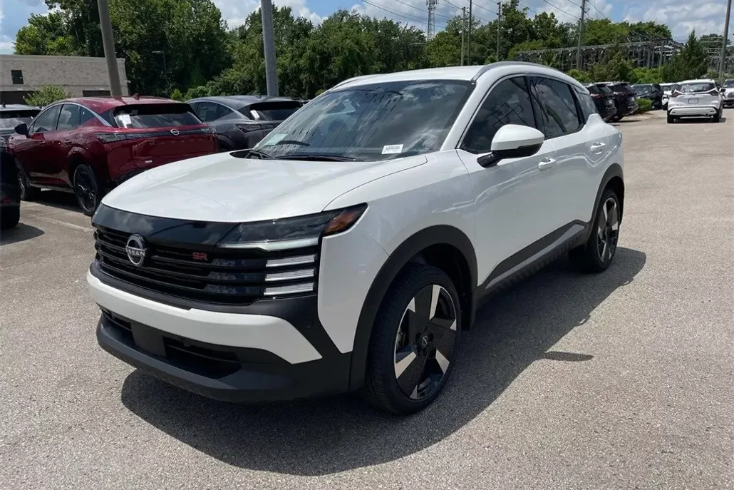 2025 Nissan Kicks SR photo 1