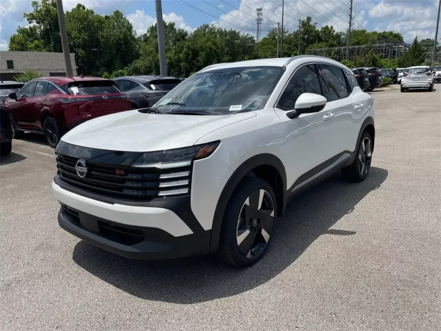 2025 Nissan Kicks SR photo 1