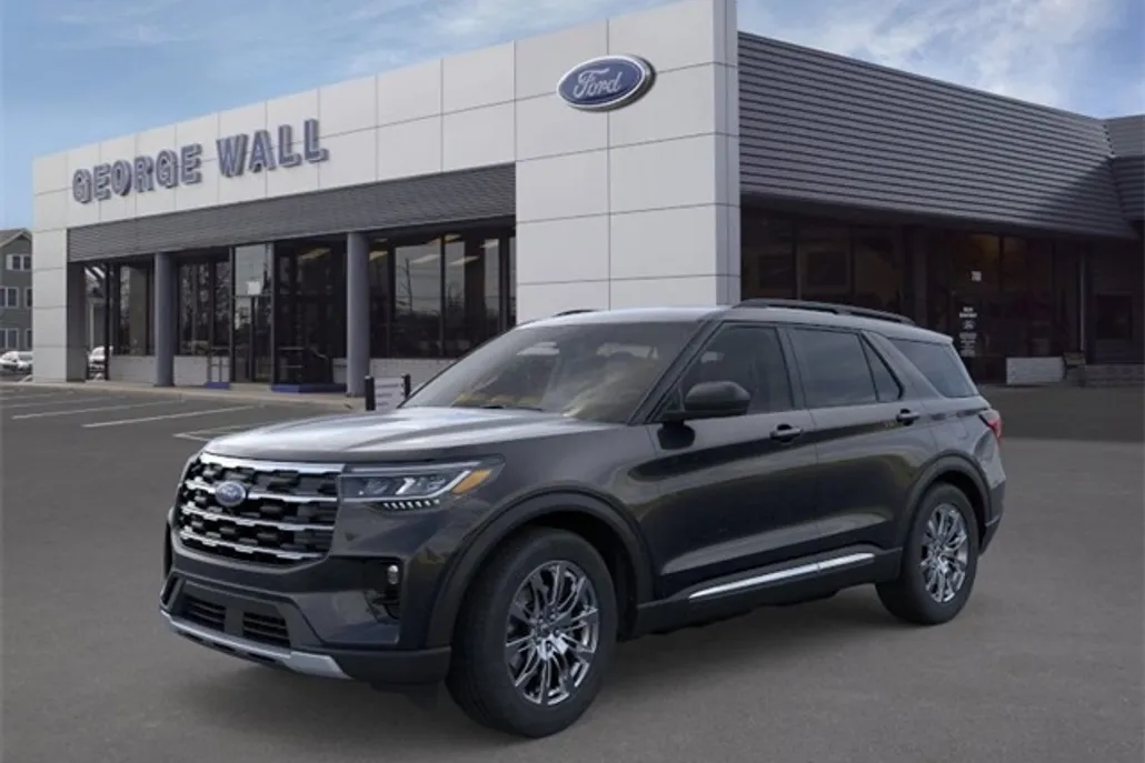 2025 Ford Explorer photo 1