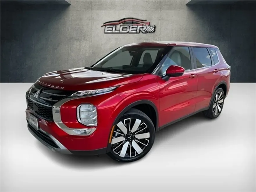 2025 Mitsubishi Outlander SE photo 1