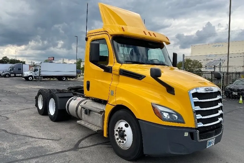 2020 Freightliner Cascadia 126" Day cab photo 1
