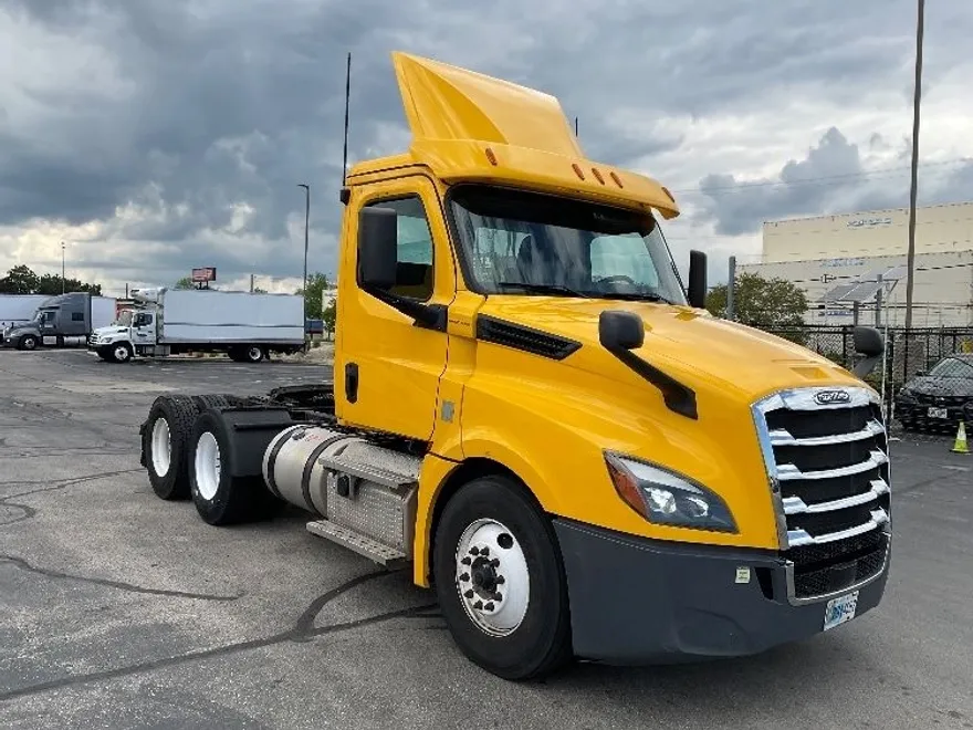 2020 Freightliner Cascadia 126" Day cab photo 1