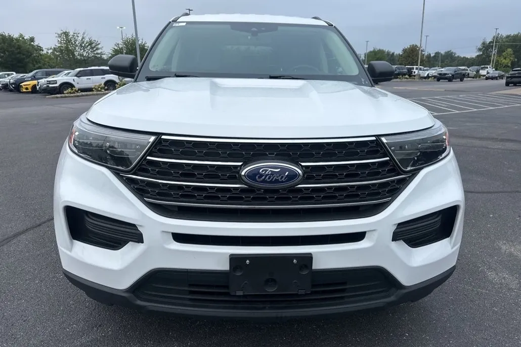 2022 Ford Explorer XLT photo 1