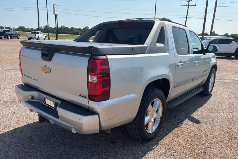 2012 Chevrolet Avalanche LT photo 1