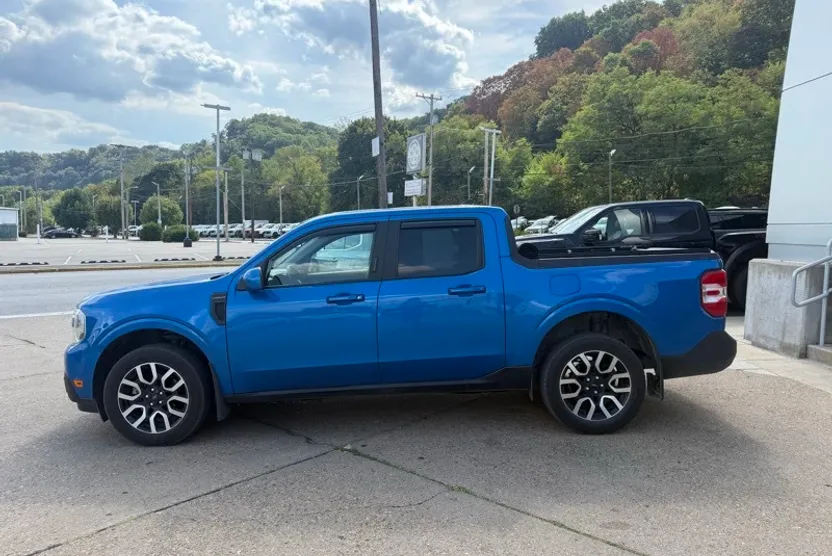 2022 Ford Maverick Lariat photo 1