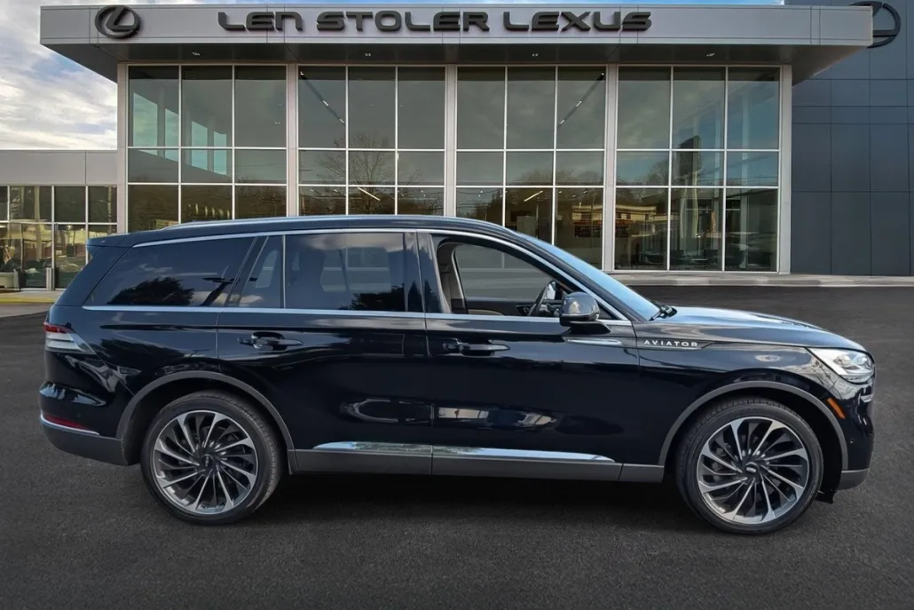 2023 Lincoln Aviator Reserve photo 1