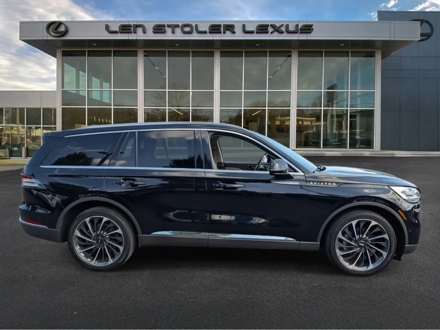 2023 Lincoln Aviator Reserve photo 1