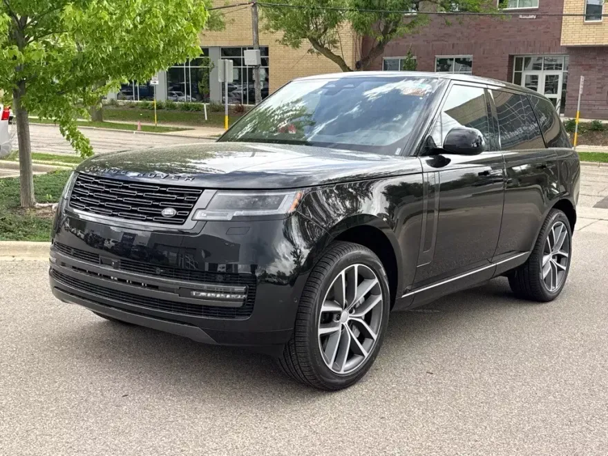 2025 Land Rover Range Rover SE photo 1