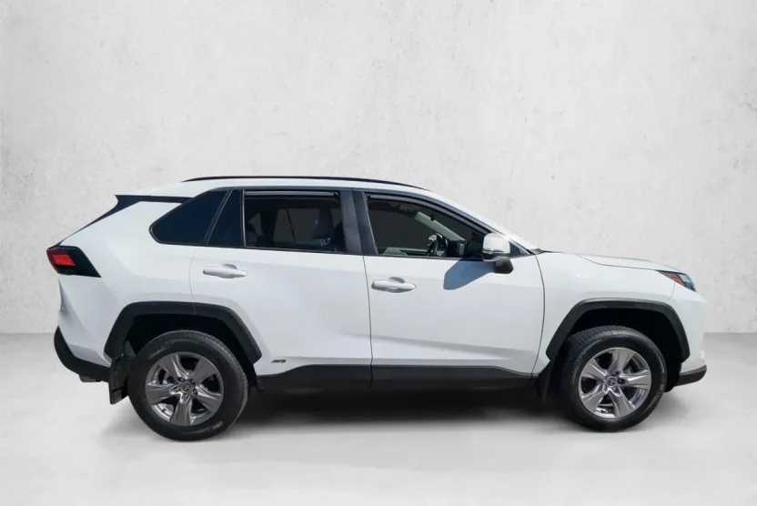 2022 Toyota RAV4 Hybrid XLE photo 1