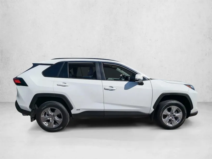 2022 Toyota RAV4 Hybrid XLE photo 1