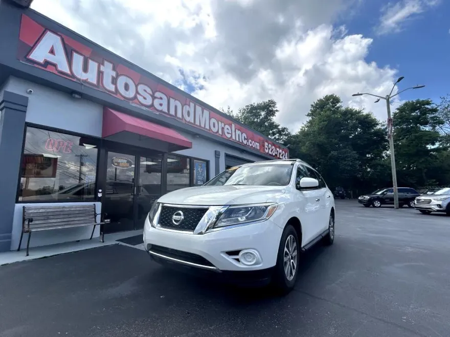2013 Nissan Pathfinder SV photo 1