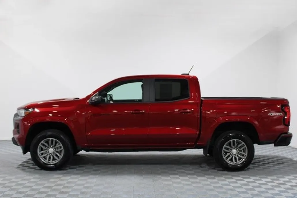 2023 Chevrolet Colorado LT photo 1