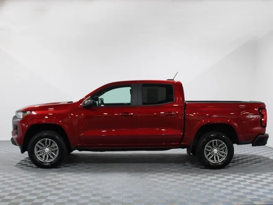 2023 Chevrolet Colorado LT photo 1