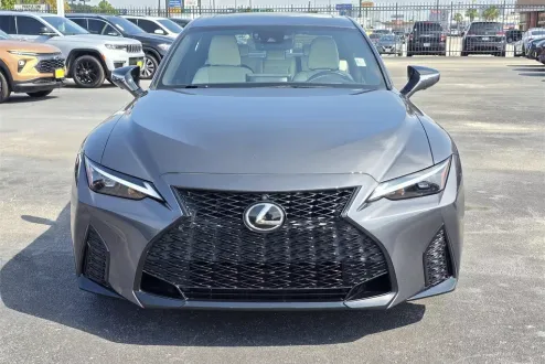2022 Lexus IS 350 F SPORT photo 2