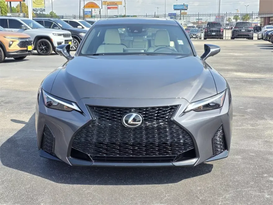 2022 Lexus IS 350 F SPORT photo 2