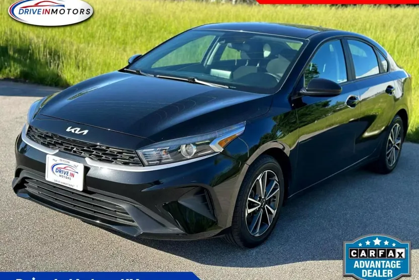 2023 Kia Forte LXS photo 1